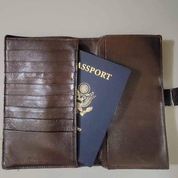 Bottega Veneta Brown Woven Clutch - Picture 9 of 9